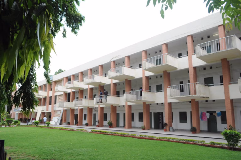 IIT Roorkee – Admission 2026, Fees, Courses, Cutoff, Placement, Ranking